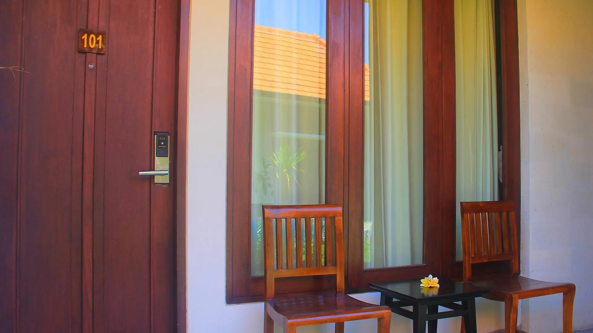 U Tube Hotel Uluwatu 3*,